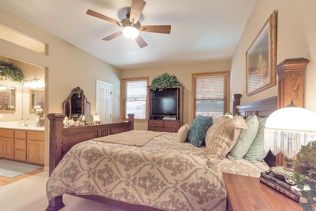 [MASTER BEDROOM]